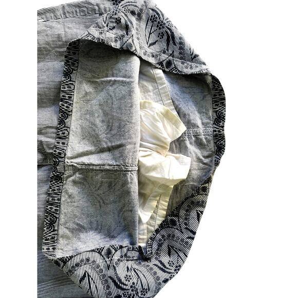 CROFT & BARROW, SIZE 4, BLUE AND WHITE STRIPED SKORT, FLORAL - Picture 3 of 5